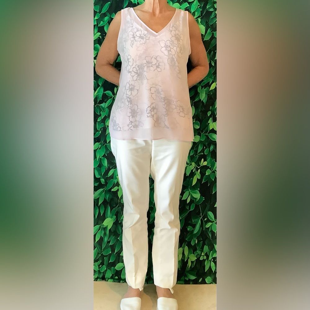 🌸 White House Black Market Layered Lavender Floral Tank – Size M